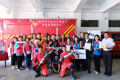 沙鹿區公明里紫雲宮今(5)日捐贈台中市消防局救援器材一批，強化救災能量。_0