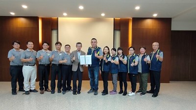 車樂美勞資協商代表簽約合照