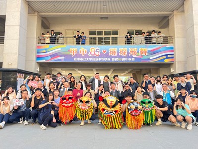 榮獲績優學校獎-高中組-市立大甲高中荷塘藝術月開幕活動合影_0_0