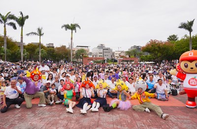 紙風車劇團熱力開演,四張犁公園化身野餐樂園,親子同樂Fun享北屯最Chill週末