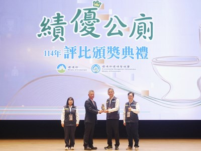中捷舊社站獲選114年績優公廁，副總經理鄭凱祥率隊受獎