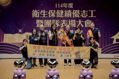 邱副局長頒發特殊貢獻獎