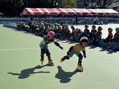 主照-114年台中市議長盃滑輪溜冰錦標賽於昨(29日)起，在台中南區健康公園滑輪場開賽。