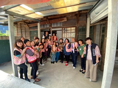 東勢地政志工於昭和木屋合影_0