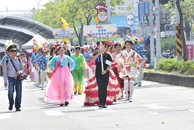 民眾熱情組隊參與全民踩舞趣味競賽 展現創意與團隊活力