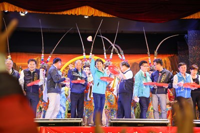 知名歌仔戲劇團「明華園總團青年軍」帶來經典劇曲《雲中君》，市長盧秀燕今晚到場同樂