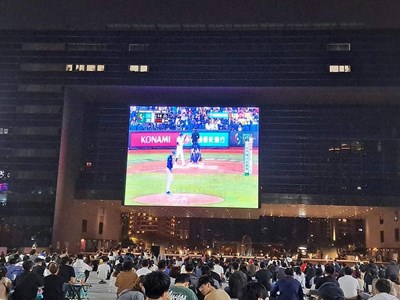 2023世界棒球經典賽「場外最大應援團」 中市府前廣場直播近上萬人次狂歡