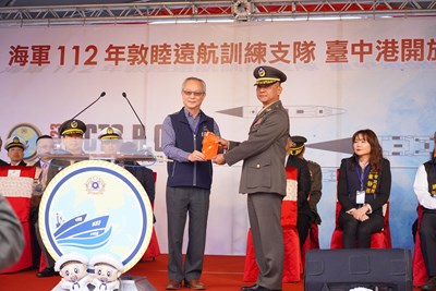 賴參議致贈加菜金，慰勞海軍官兵弟兄戍守海疆、宣揚國威的辛勞