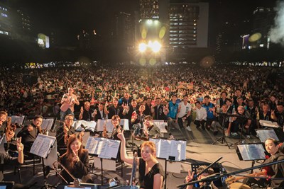 湧入15萬人 !台中爵士音樂節今晚開幕 盧市長嗨喊:讓我們一起Jazz!