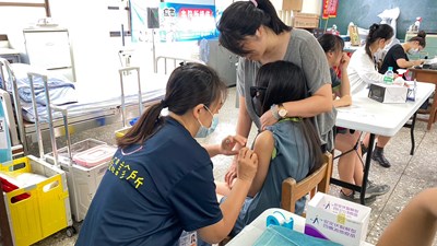 優質醫療團隊入校打流感,學生在校打省時又方便
