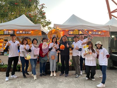 與世界棒球經典賽合作,由張敬昌局長率團隊一同推廣臺中農特產