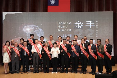 台中金手獎出爐!20家中小企業獲獎 盧市長表揚:城市經濟英雄