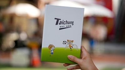 《2024記事手札》以「運動」為主題,由城市吉祥物「石虎家族」擔任封面Model。