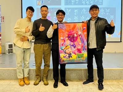 新聞局副局長廖烱志與《神木島》主創合影(左起:美術總監周文元、總監包正勳、副局長廖烱志、監製王俊雄)