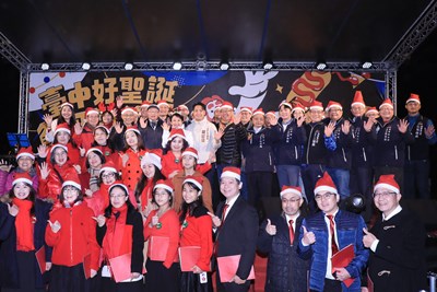 千名聖誕老公公平安夜報佳音 盧市長祈願:讓市民更幸福