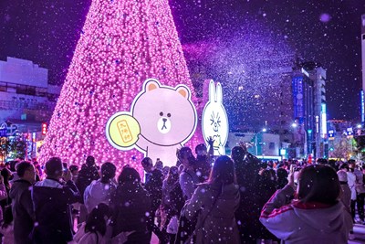 無懼寒流來襲!台中耶誕人潮衝破60萬 就要看「LINE FRIENDS好友來樂」