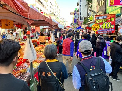台中市政府與經濟部標準檢驗局於昨(30)日至天津年貨大街聯合稽查,為消費者把關