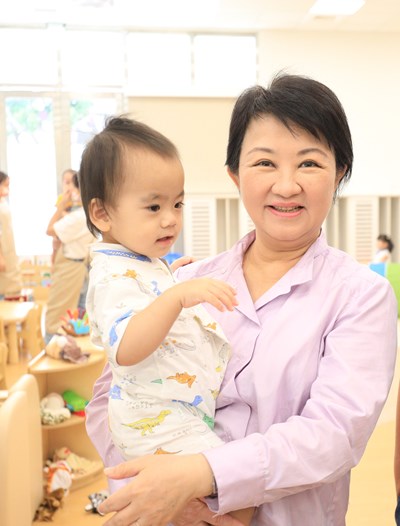 媽媽市長足感心!中市府先出錢 寶寶補助年前發