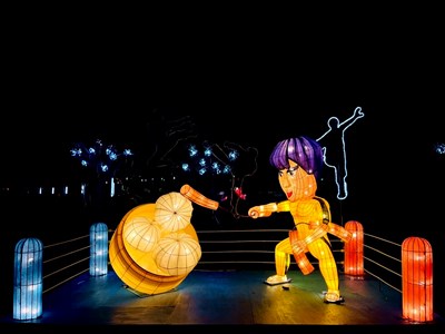 台中中央公園驚見李小龍在打小籠包!2024中台灣元宵燈會重新演繹了與「龍」相關的各種人物,透過創意的包裝改造,帶來前所未有的視覺饗宴