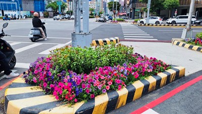 台中都市景觀過年氣氛越趨濃厚,除邀請大家在過年期間來台中過年購物走春