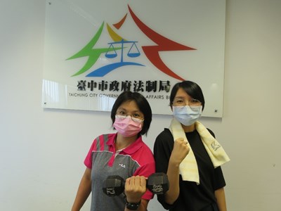 中市府消保官提醒,消費者加入健身課程會員前,務必留意合約期限等契約條款。