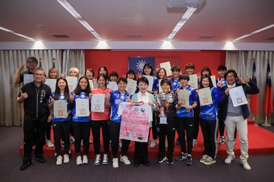台中藍鯨女子足球隊也不負眾望，拿下「2023台灣木蘭足球聯賽」總冠軍