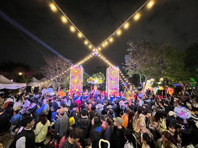 「龍好跳大舞池」與樂活DJ「Party龍」主舞台區輪番展演,吸引大批遊客朝聖_0