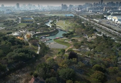 《都市綠洲》以鳥瞰視角拍攝水湳中央公園全景
