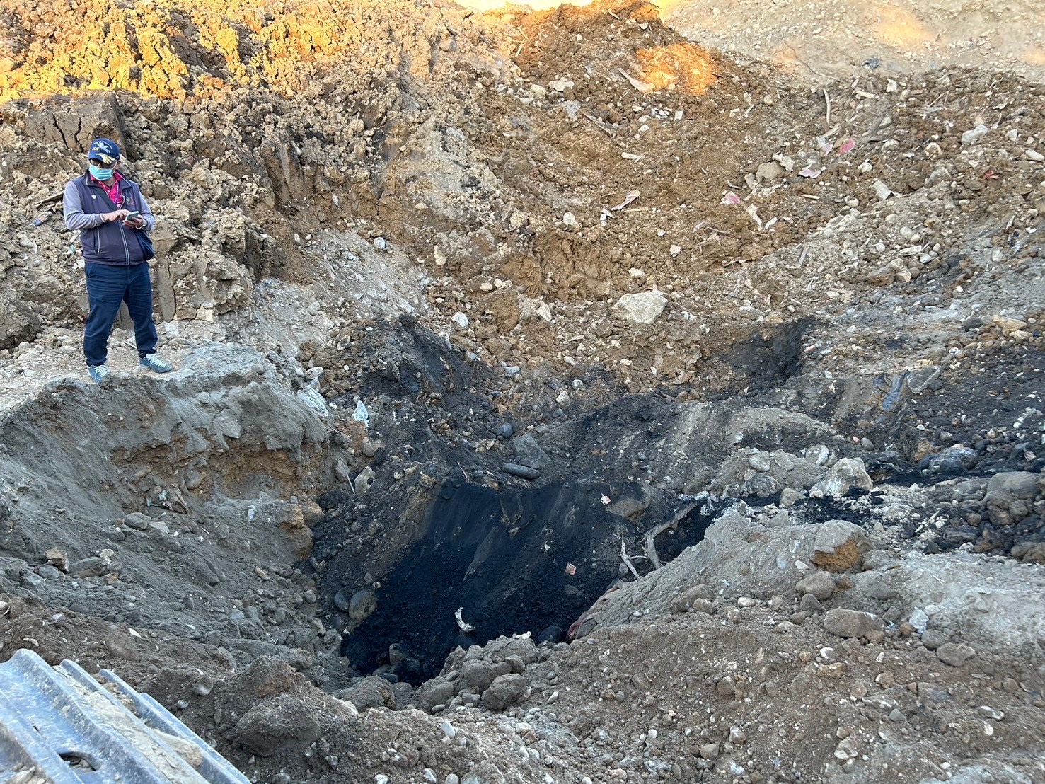 龍井區土地遭傾倒廢棄物  中市檢警環破獲不肖業者「假承租真棄置」