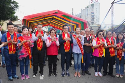 中投「兄弟宮」續17年探訪情誼 鄭副市長:祈求國泰民安
