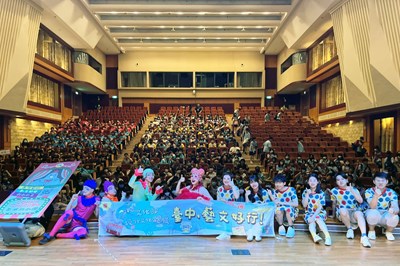 昨日超過600位師生參與港區藝術中心辦理的「台語文美學之旅」