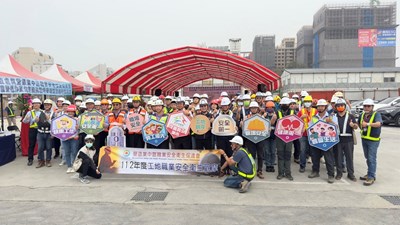 113年度營造作業危害預防職場安衛交流體驗觀摩會大合照