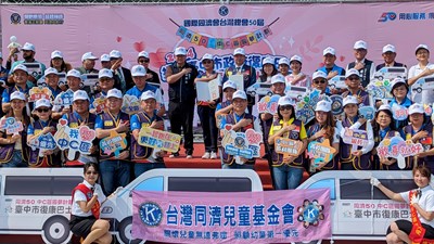 國際同濟會台灣總會中C區 捐贈中市府3輛復康巴士_0 - 複製