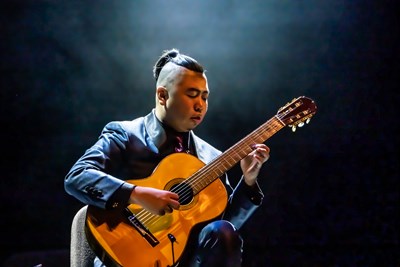 台中樂團「加一吉他」演奏家郭尚諺老師將在台中捷運音樂會上演出。