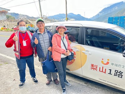 梨山幸福巴士除提供在地居民往來四大部落,旅客也可預約服務遊梨山