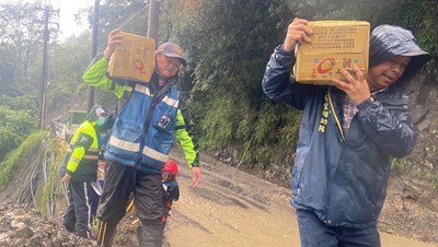 物資24小時內抵達!凱米颱風和平區道路中斷 盧市長令市府總動員:感謝每位英雄 (2)