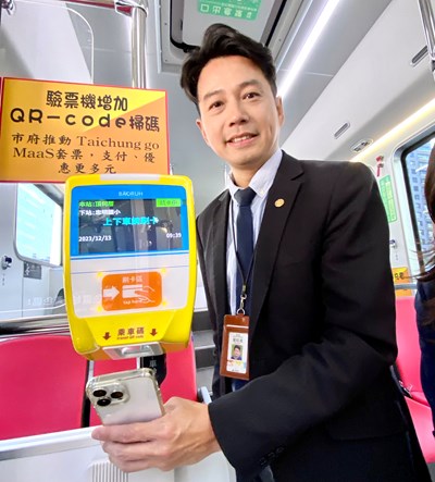 台中市政府交通局長葉昭甫提醒,民眾搭公車要注意上下車的站點,先準備好票卡,上下_0