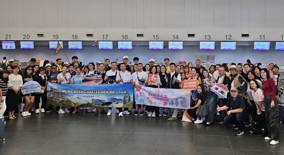 臺中市政府全球資訊網-市政新聞-越南旅行社包機直飛台中 逾四百名旅客湧進谷關帶動國際觀光活力