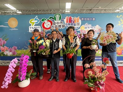 長官來賓合照推薦台中優質花卉盆栽