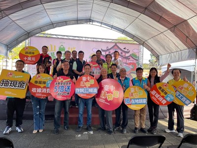 東勢巷弄美食嘉年華人潮湧現 臺中購物節再抽現金、好禮摸彩送