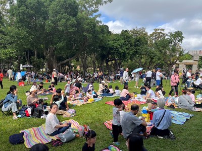 逾千市民在葫蘆墩公園野餐,共享音樂、糕餅、童玩