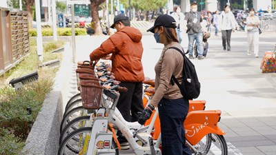 市府本週末推出YouBike騎乘優惠，租借率也隨之提高，電輔車使用更是反應熱烈