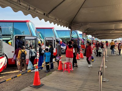 2024新社花海暨台中國際花毯節圓滿落幕，交通局疏運近6900車次，發揮轉乘接駁策略