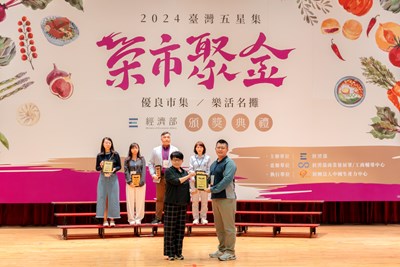 台中市場管理員紀孟祺積極推動業務,獲經濟部市場業務績優人員