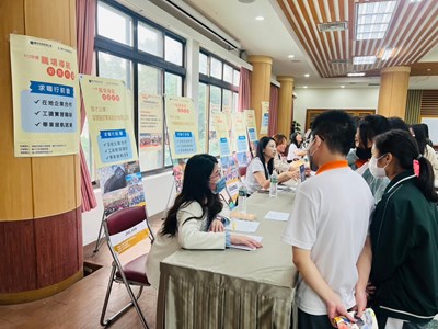 5家企業代表現場面試