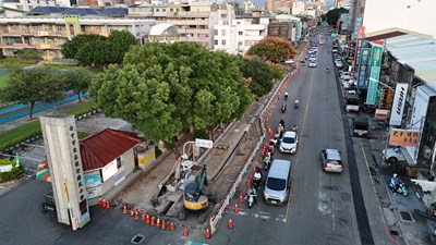 01-守護學童安全回家路！中市傾聽民意拆除健行國小天橋，改善無障礙人行環境