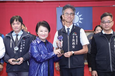 繼去年拿下「透明晶質獎」特優，台中地稅局再奪「廉能透明獎」特優