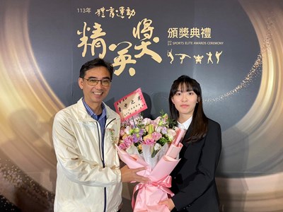 運動局游代理局長代表盧市長到場恭喜林姿妤_0