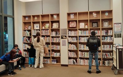 捐贈人愛心捐贈新書書櫃,提供民眾閱讀_0