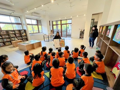 學生聽老師說故事2_0